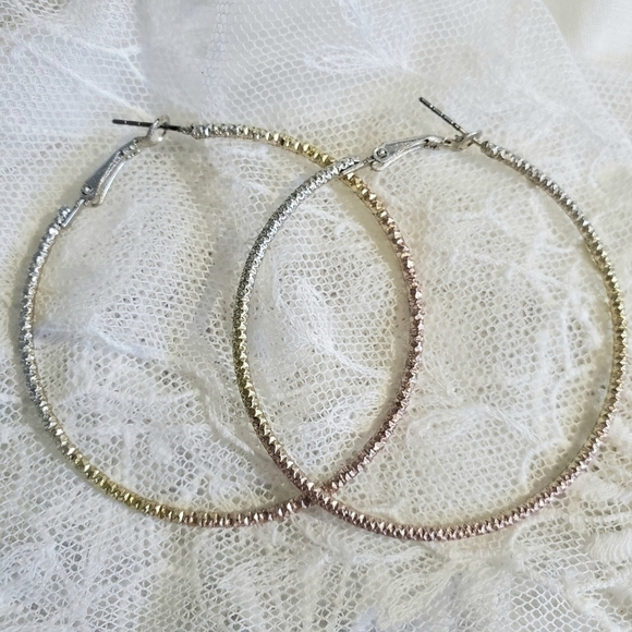 𝅺OMBRE Hoop Earrings - Picture 7 of 7